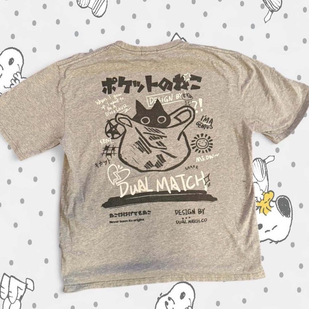 ✨🐈‍⬛ Vintage Grey Graphic Tee with Unique Cat Design 🐈‍⬛✨